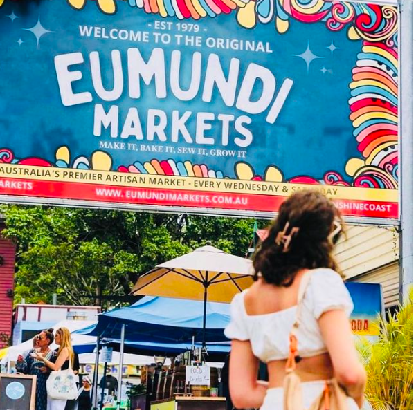 //www.som2travel.es/cdn/images/content/Australia/Eumundia Markets Pequeña 2.PNG